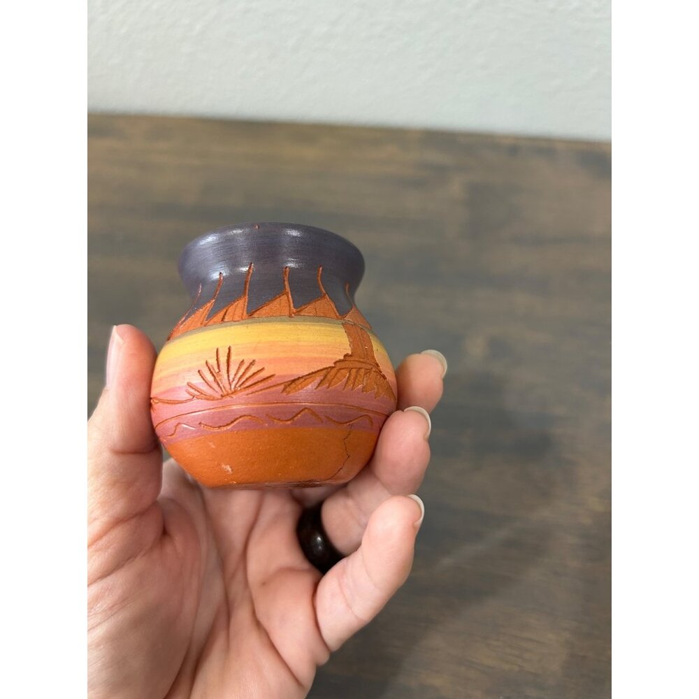 Red Earth Pottery Small Vase Signed Etched Native American Made 2.5" - Picture 3 of 8